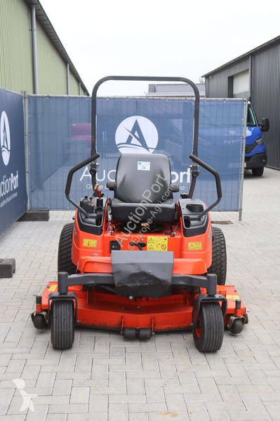 Zonas verdes Kubota ZD326S