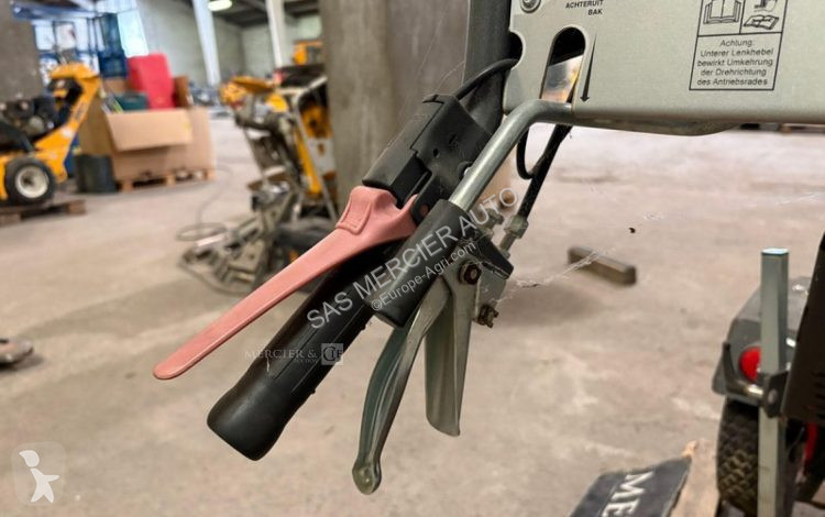 Zelené plochy  cellule porte outils autotracte -