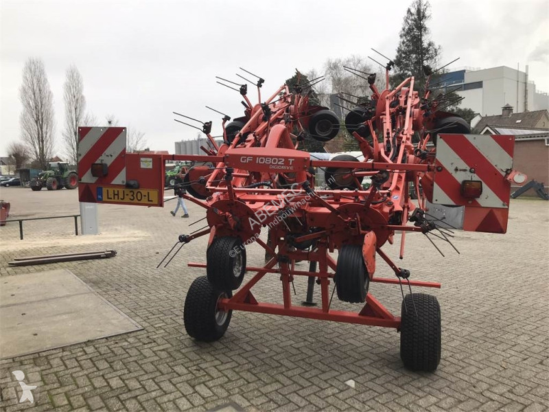 Zonas verdes Kuhn GF 10802 T