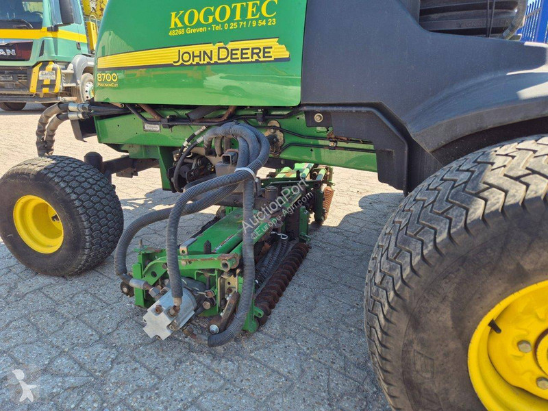 Espaces verts John Deere 8700 PC FM