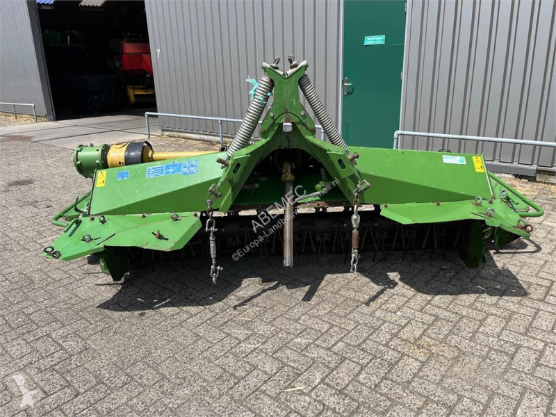 Zonas verdes jardins Krone EC 320 CV Float