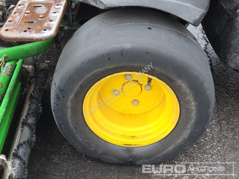 Zonas verdes jardins John Deere 2500E