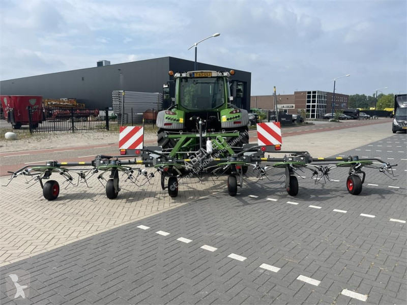 Kosenie lúk a sušenie sena Fendt Lotus 770