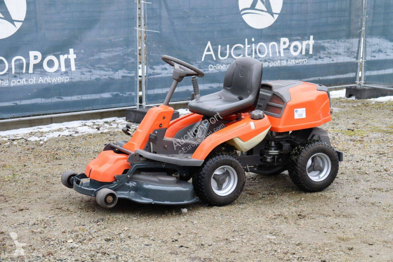Zonas verdes Husqvarna R216 AWD