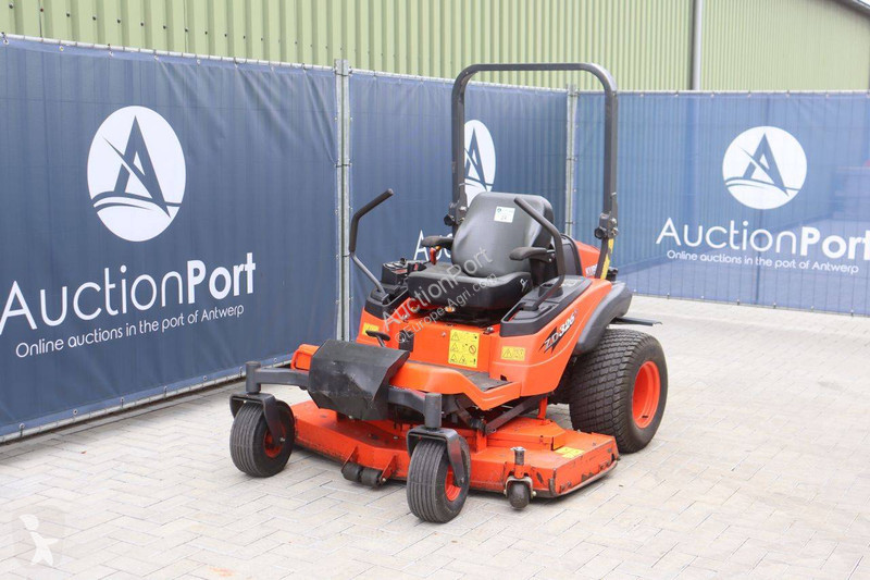 Zonas verdes Kubota ZD326S
