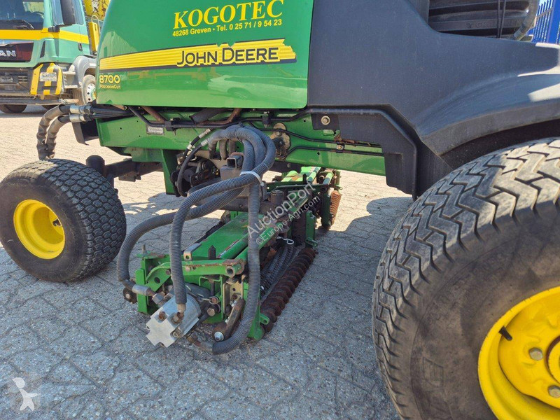 Espaces verts John Deere 8700 PC FM