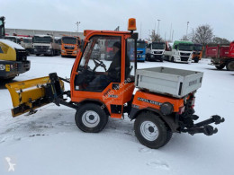Sneeuwschuiver-zoutstrooier Tractor Schlepper C-Trac 2.42 Kommunalfahrzeug mit Anbaugeräten