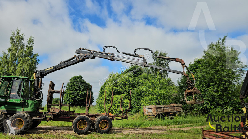 John Deere 810 D farming trailer