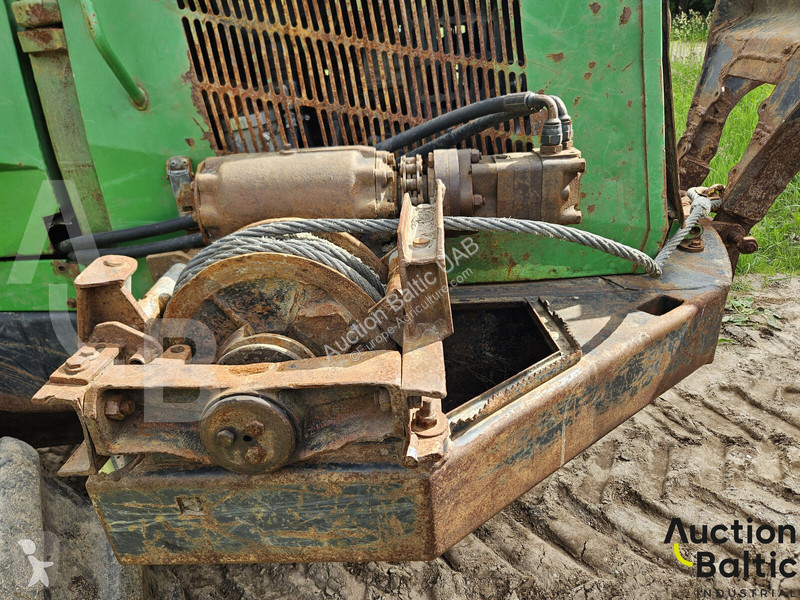 John Deere 810 D farming trailer