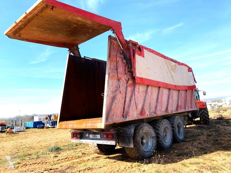 Remorque agricole Huret  BENNE A FOND POUSSANT