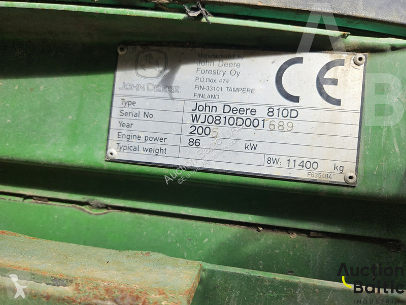 John Deere 810 D farming trailer