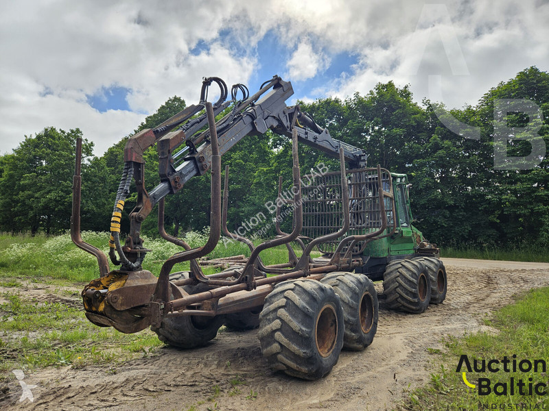 John Deere 810 D farming trailer