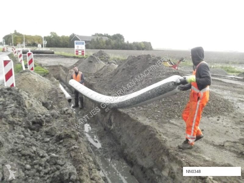 Entreprenørmaskiner Un tube de drainage...