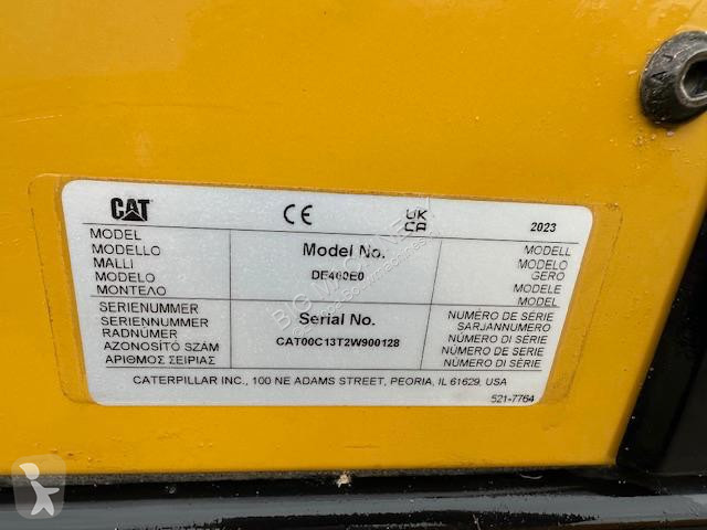 آلة لمواقع البناء Caterpillar Caterpillar...