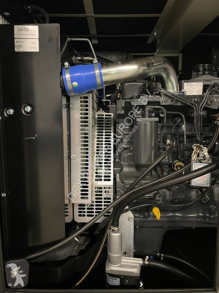 آلة لمواقع البناء Iveco NEF45TM3 - 132 kVA...