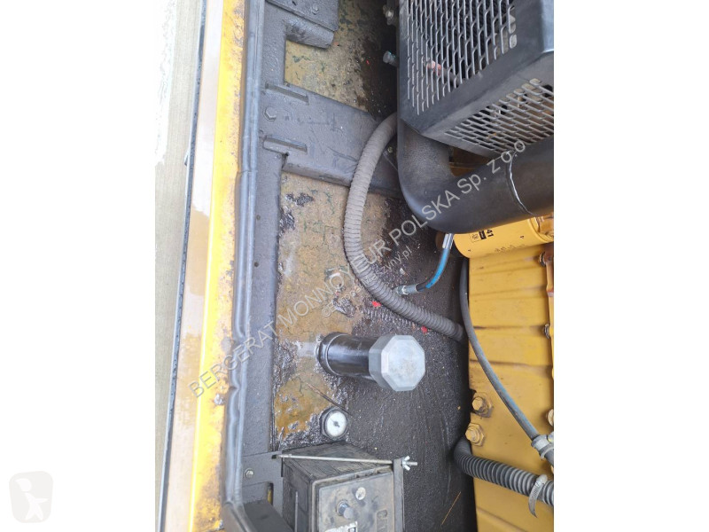 Vägbyggmaterial Caterpillar DE550E3