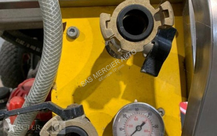 Matériel de chantier  pompe d'epreuve essence -