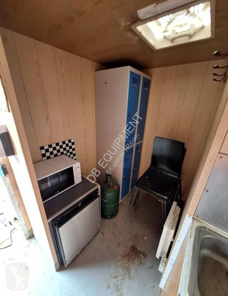 آلة لمواقع البناء   BASE VIE CABANE DE CHANTIER