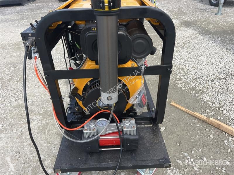 Material de obra  LTD8900E Light Tower (Unused)