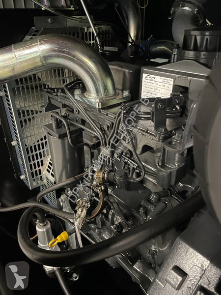 آلة لمواقع البناء Iveco NEF45TM3 - 132 kVA...