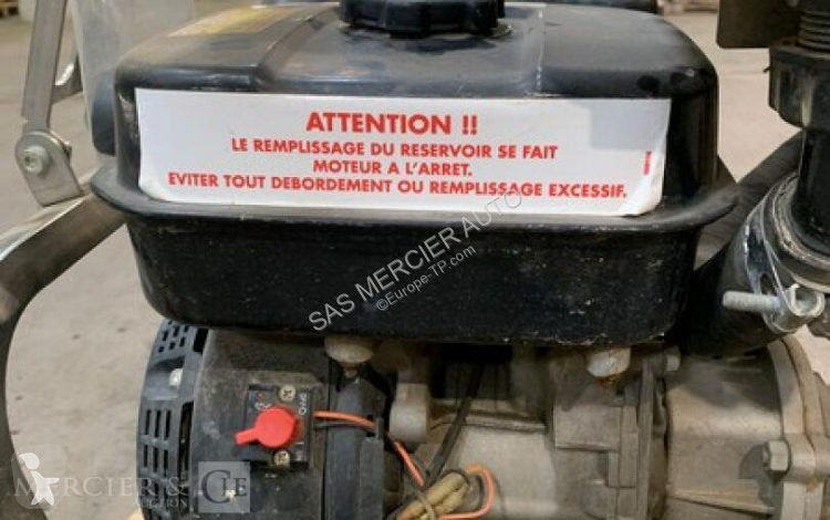 Matériel de chantier  pompe d'epreuve essence -