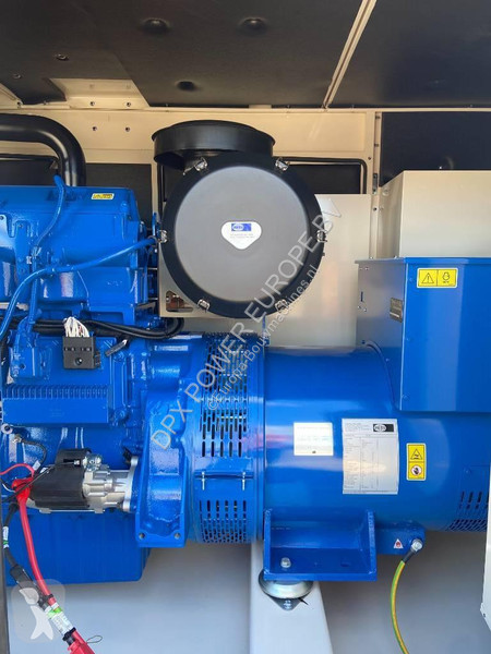 Material de obra FG Wilson P550-3 - 550 kVA...