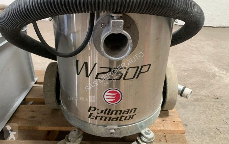 Stavebný stroj  aspirateur recycleur d'eau