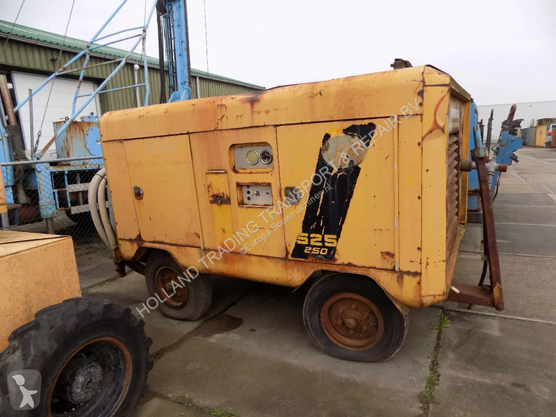 Stavebný stroj Cummins compressor cummins 12...