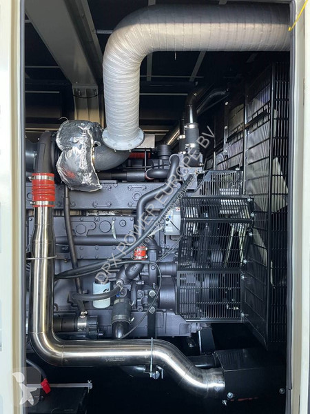 Stavebný stroj Cummins KTAA19-G6A - 700 kVA...