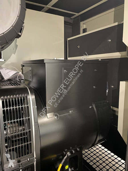 آلة لمواقع البناء Iveco NEF45TM3 - 132 kVA...