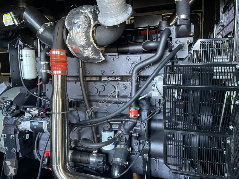 Stavebný stroj Cummins KTAA19-G6A - 700 kVA...