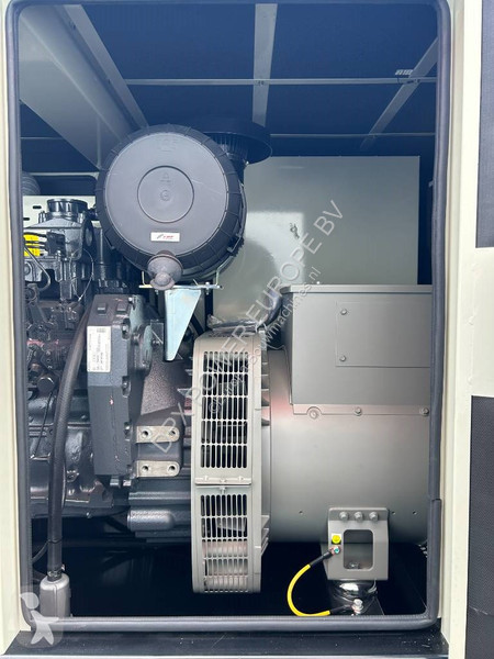 Materiaal voor de bouw Iveco NEF45TM3 - 132 kVA...