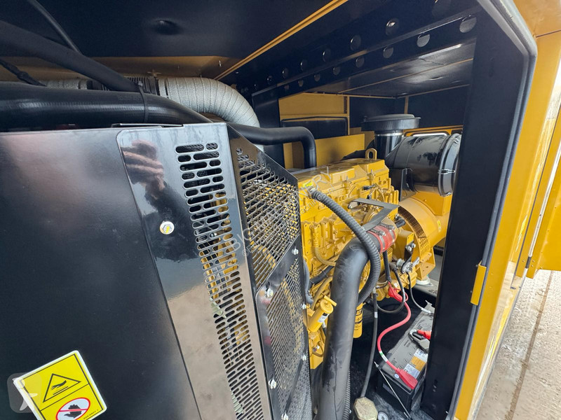 آلة لمواقع البناء Caterpillar Caterpillar...