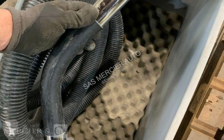 Stavebný stroj  aspirateur recycleur d'eau