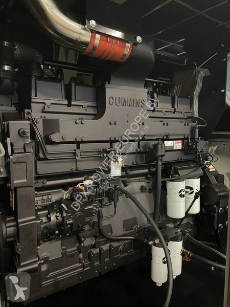 Stavebný stroj Cummins KTAA19-G6A - 700 kVA...