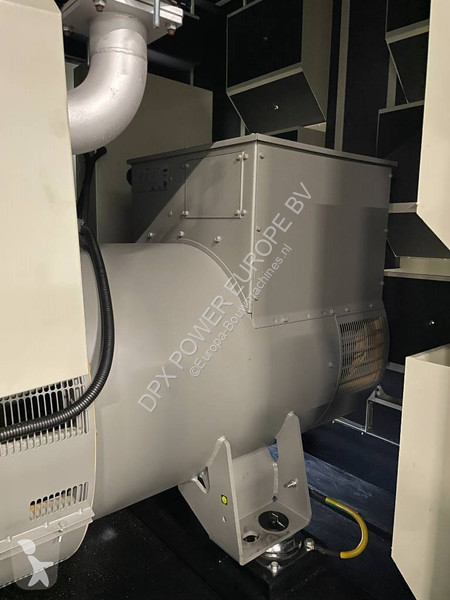 Stavebný stroj Hyundai DP222LC - 825 kVA...