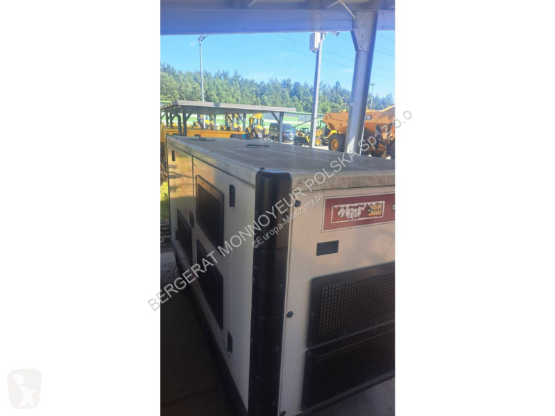 Material de obra Caterpillar DE110E3