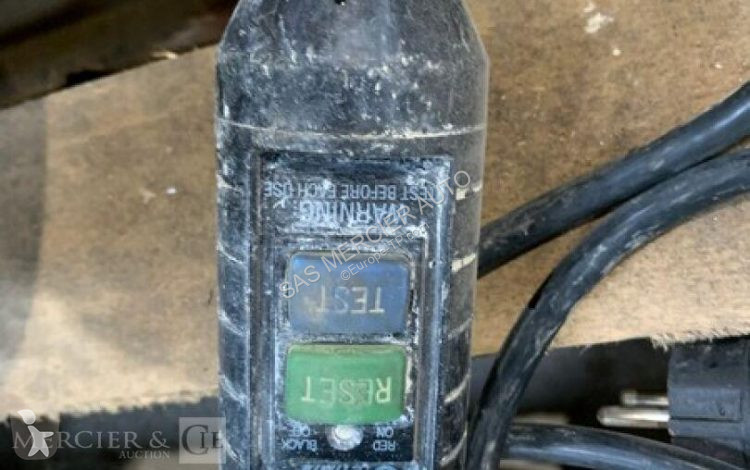 Matériel de chantier  pompe d'epreuve essence -