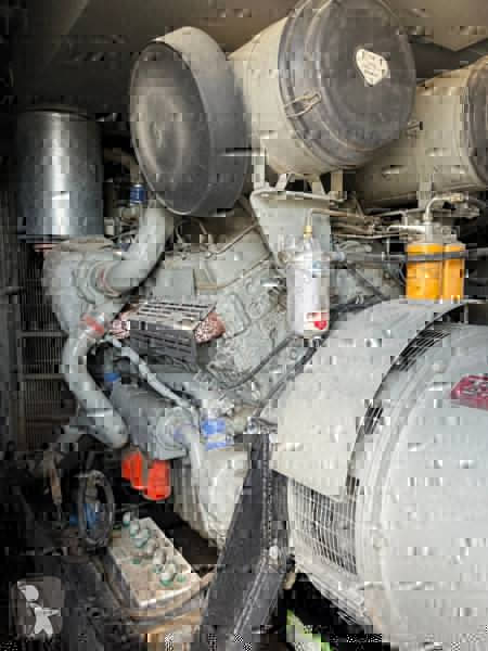 آلة لمواقع البناء Perkins 880 kVA