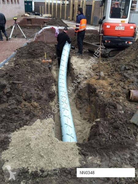 Entreprenørmaskiner Un tube de drainage...