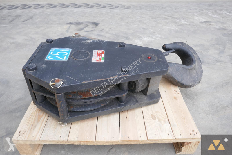 آلة لمواقع البناء  Hookblock 25T