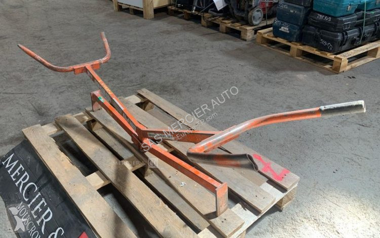 Mezzo da cantiere  pince a bordure manuelle...