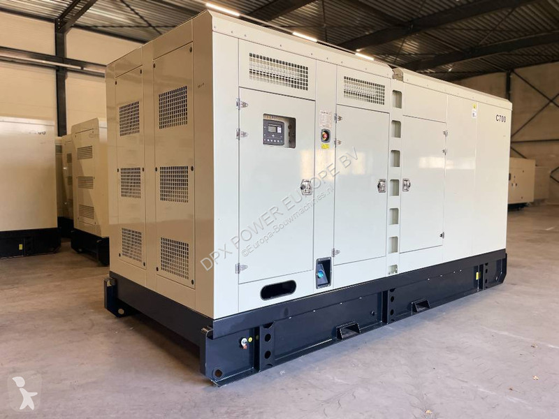 Stavebný stroj Cummins KTAA19-G6A - 700 kVA...