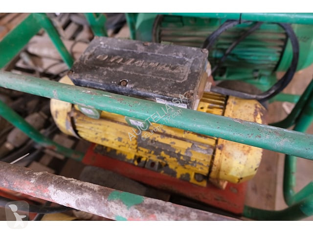 آلة لمواقع البناء Dynapac CF67T