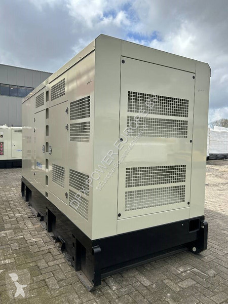 Material de obra Cummins QSZ13-G13 - 550 kVA...
