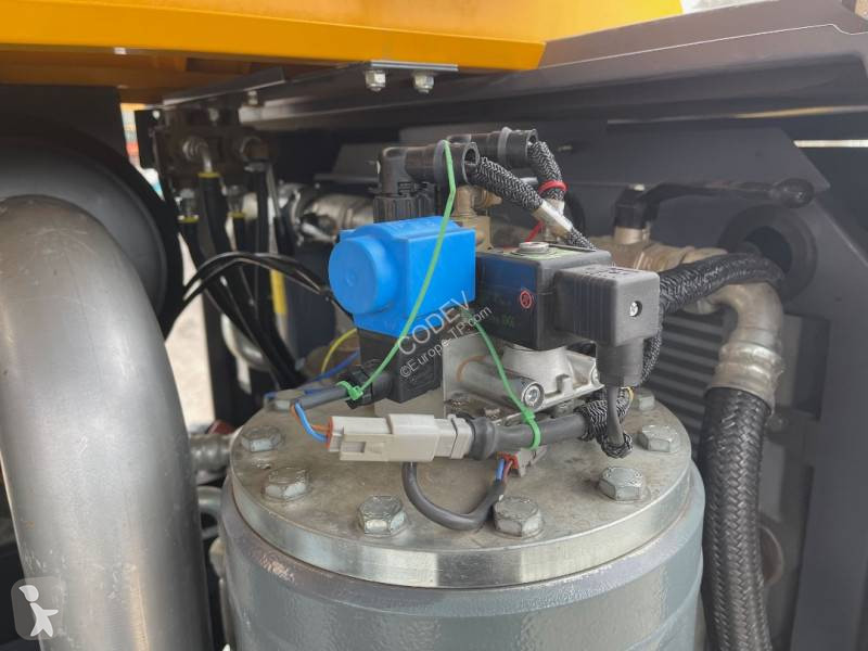 Stavebný stroj Atlas Copco XAVS186 ST4