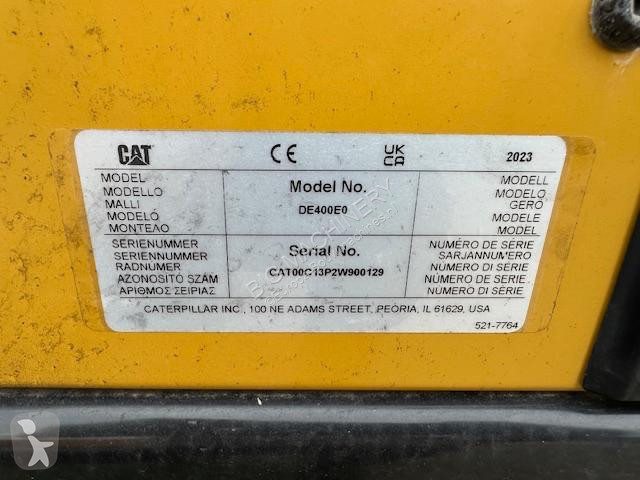 آلة لمواقع البناء Caterpillar Caterpillar...