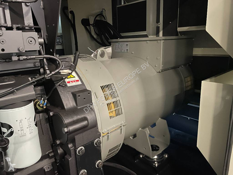 Stavebný stroj Cummins KTAA19-G6A - 700 kVA...