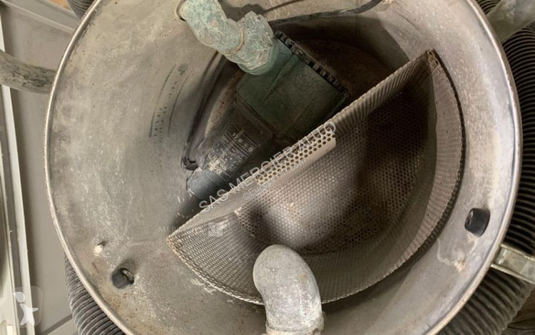 Stavebný stroj  aspirateur recycleur d'eau