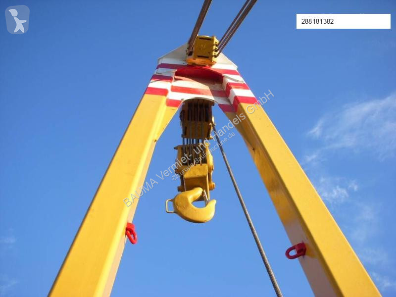 Material de obra Caterpillar 589 105 t Hubkraft...